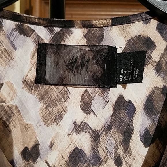 H&M dress ruffled v-neck C13 - Picture 2 of 5